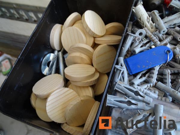 Grote foto wurth koffer met grote set van diverse bevestigingsmiddelen kleine dremel multi doe het zelf en verbouw onderdelen en accessoires