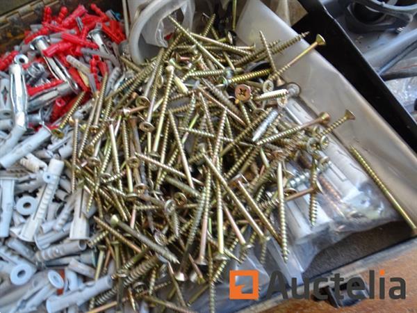 Grote foto wurth koffer met grote set van diverse bevestigingsmiddelen kleine dremel multi doe het zelf en verbouw onderdelen en accessoires