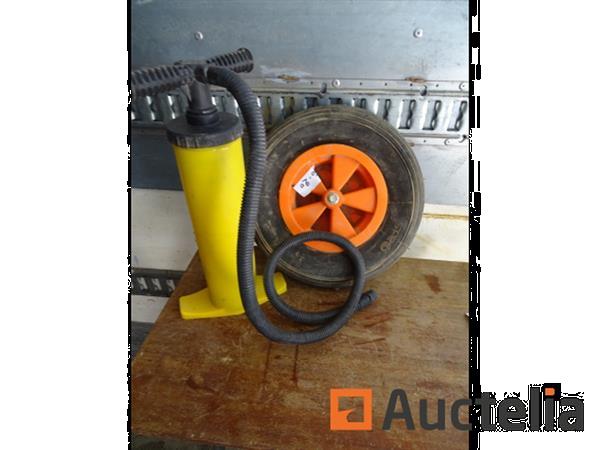 Grote foto kruiwagenband voetinflator agrarisch wielen