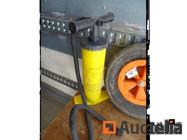 Grote foto kruiwagenband voetinflator agrarisch wielen