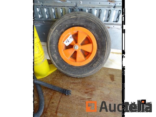 Grote foto kruiwagenband voetinflator agrarisch wielen