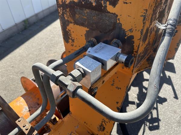 Grote foto gielis ruggenfrees hydraulisch aangedreven agrarisch akkerbouw