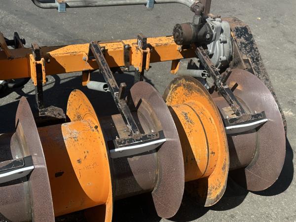 Grote foto gielis ruggenfrees hydraulisch aangedreven agrarisch akkerbouw