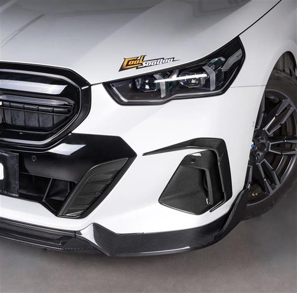 Grote foto dit betreft een set bmw g60 g61 carbon voorbumper carbon canards auto onderdelen tuning en styling