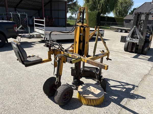 Grote foto moerbedden onderstammen rooier poetser agrarisch oogstmachines