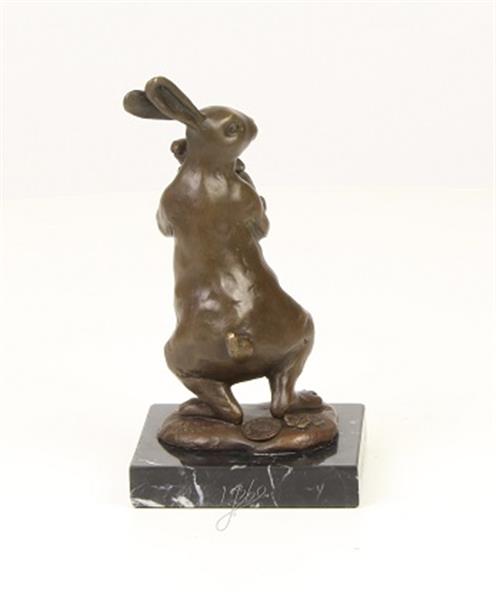 Grote foto een bronzen beeld sculptuur van een konijn met een jong tuin en terras tuindecoratie