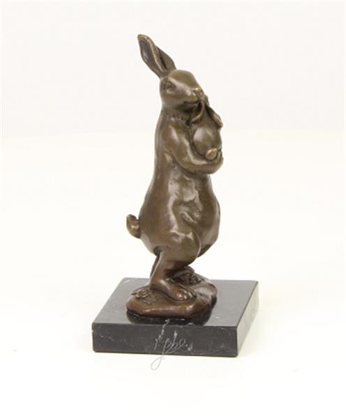 Grote foto een bronzen beeld sculptuur van een konijn met een jong tuin en terras tuindecoratie