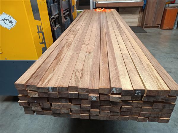 Grote foto 45x70mm 305cm iroko doe het zelf en verbouw hout en planken