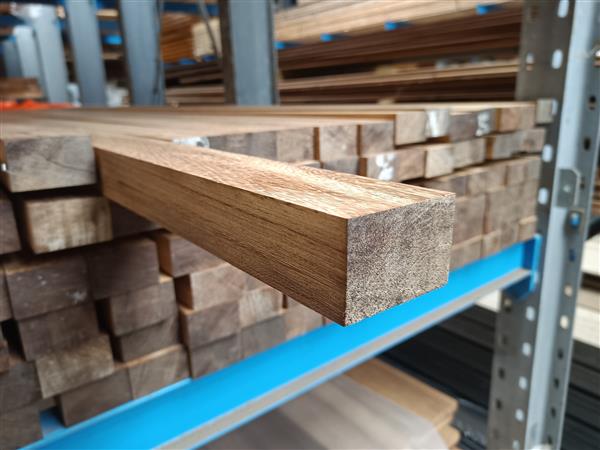 Grote foto 45x70mm 305cm iroko doe het zelf en verbouw hout en planken