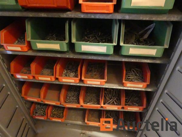 Grote foto kast met hardware doe het zelf en verbouw onderdelen en accessoires
