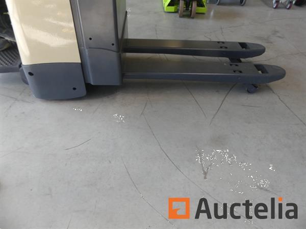 Grote foto crown wt3020 stand up pallettruck doe het zelf en verbouw hefwerktuigen