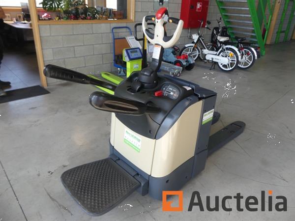 Grote foto crown wt3020 stand up pallettruck doe het zelf en verbouw hefwerktuigen
