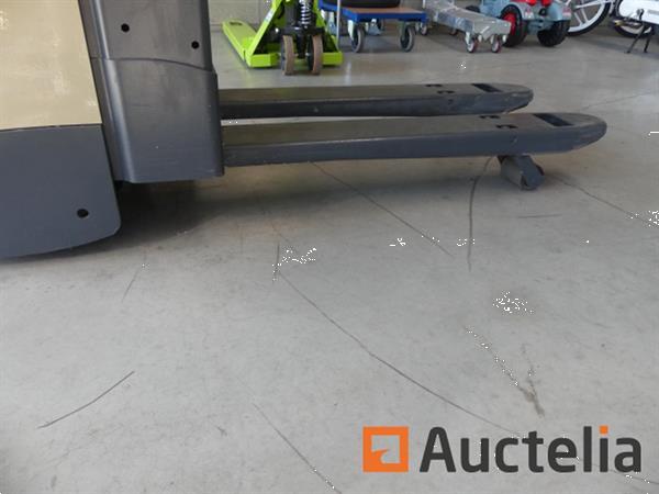 Grote foto crown wt3020 stand up pallettruck doe het zelf en verbouw hefwerktuigen