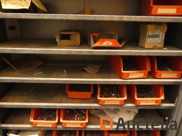 Grote foto kast met hardware doe het zelf en verbouw onderdelen en accessoires