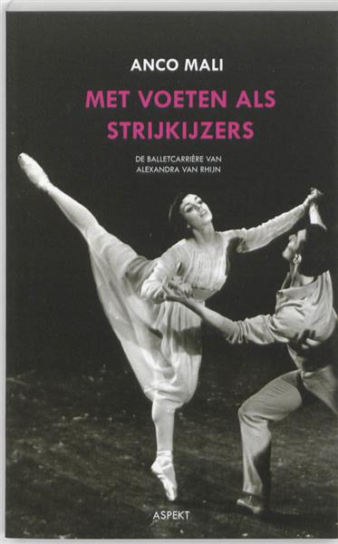 Grote foto met voeten als strijkijzers boeken geschiedenis wereld