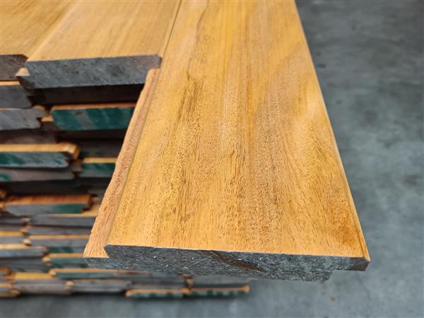 Grote foto 28x125mm bilinga laadvloer truckflooring 425cm doe het zelf en verbouw hout en planken
