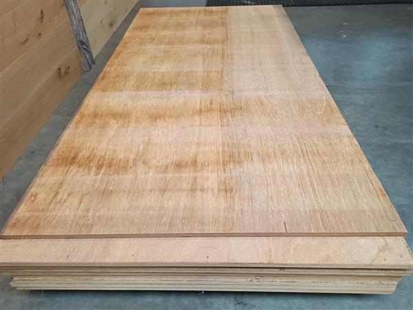 Grote foto 22mm okoume gem 110x244cm gebruikt doe het zelf en verbouw hout en planken