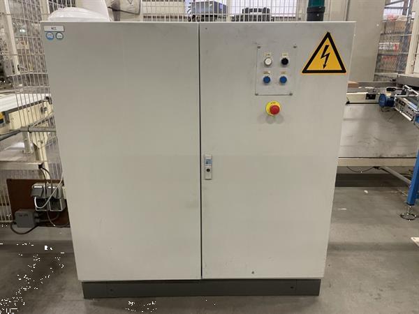 Grote foto b equipment ba20 dozenopzetmachine met stickermachine elevator en verzamelband agrarisch tuinbouw