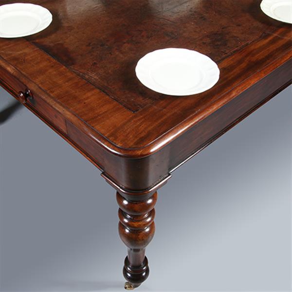 Grote foto werktafel f eetkamertafel met geweldig mooi doorleefd leer een echte leeftafel ca 1840 no.w283035 antiek en kunst stoelen en banken