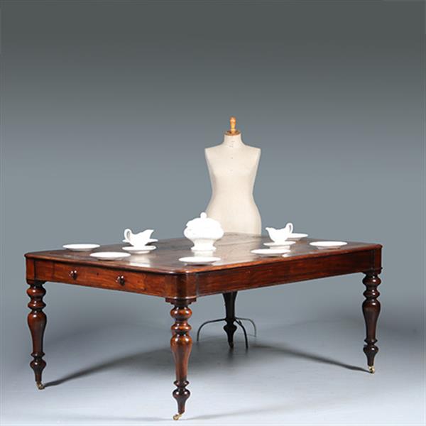 Grote foto werktafel f eetkamertafel met geweldig mooi doorleefd leer een echte leeftafel ca 1840 no.w283035 antiek en kunst stoelen en banken