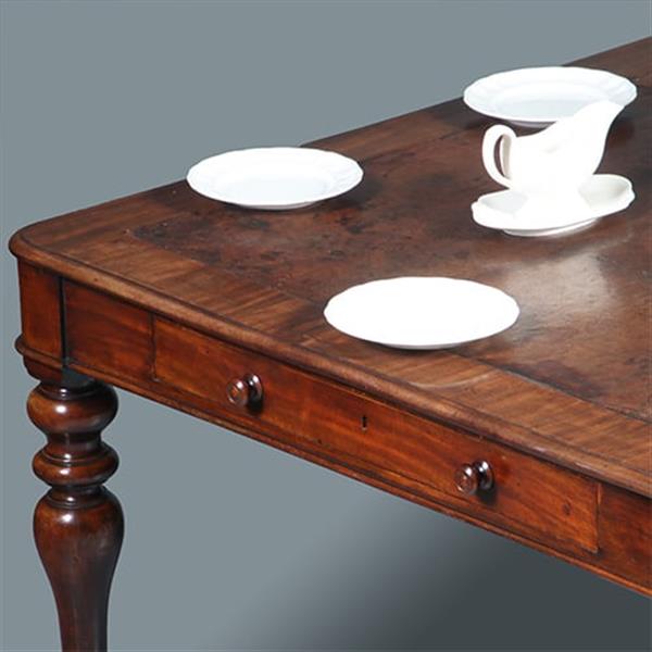 Grote foto eetkamertafel f werktafel eetkamertafel met geweldig mooi doorleefd leer een echte leeftafel ca 1 antiek en kunst stoelen en banken