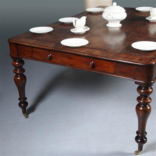 Grote foto eetkamertafel f werktafel eetkamertafel met geweldig mooi doorleefd leer een echte leeftafel ca 1 antiek en kunst stoelen en banken