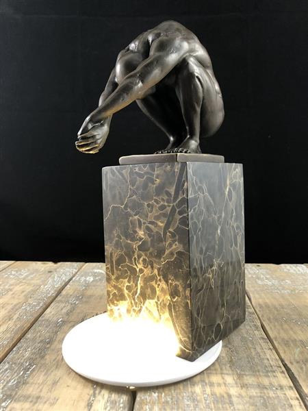 Grote foto een bronzen beeld sculptuur van een duikende man the dive tuin en terras tuindecoratie