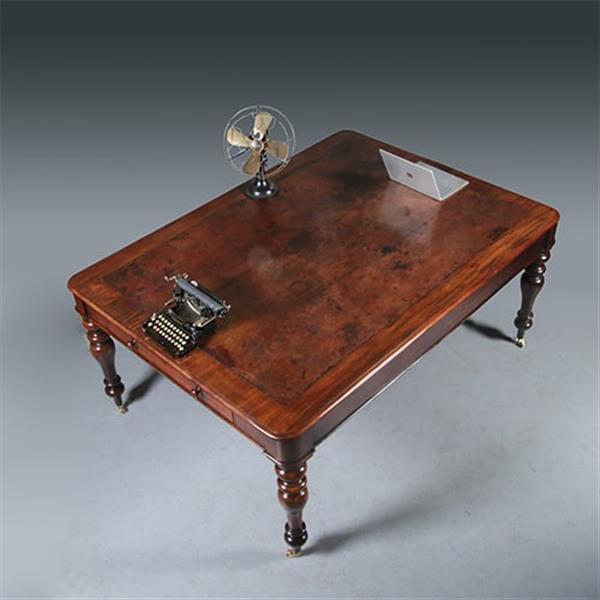 Grote foto werktafel f eetkamertafel met geweldig mooi doorleefd leer een echte leeftafel ca 1840 no.w283035 antiek en kunst stoelen en banken