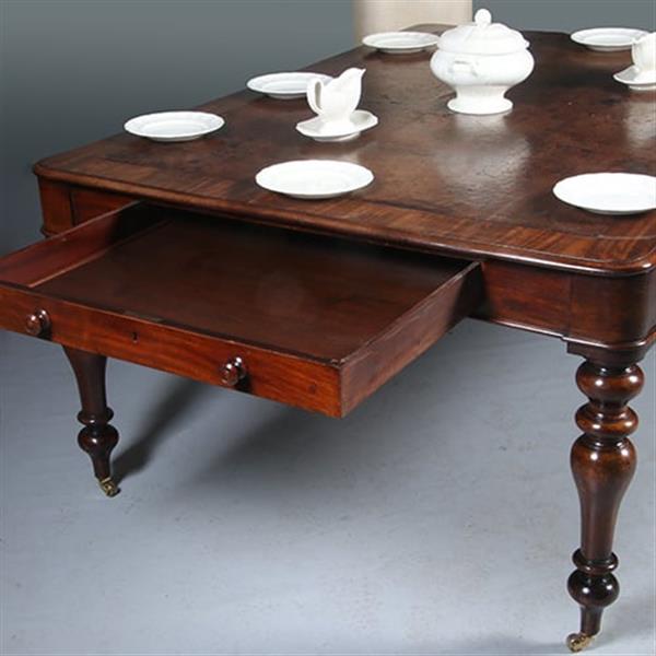 Grote foto eetkamertafel f werktafel eetkamertafel met geweldig mooi doorleefd leer een echte leeftafel ca 1 antiek en kunst stoelen en banken
