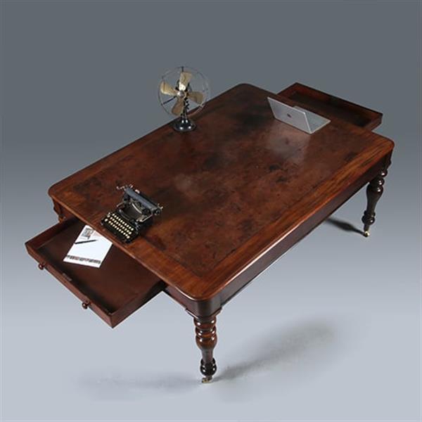 Grote foto eetkamertafel f werktafel eetkamertafel met geweldig mooi doorleefd leer een echte leeftafel ca 1 antiek en kunst stoelen en banken