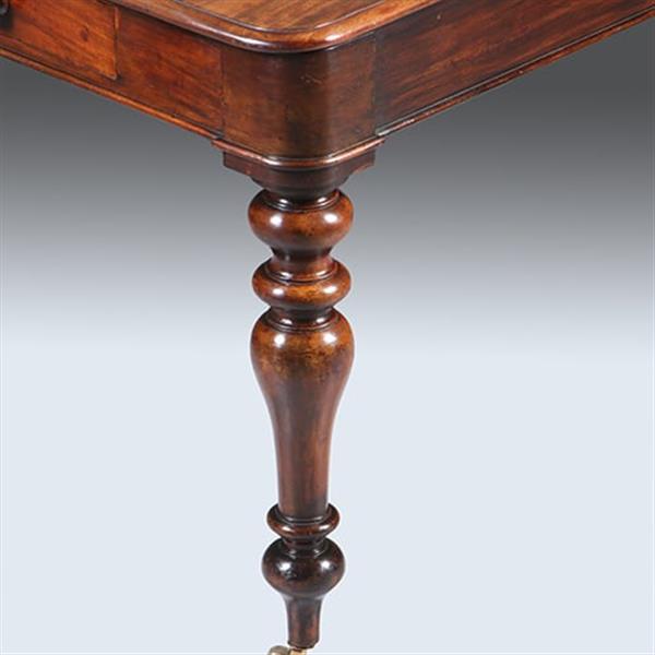 Grote foto eetkamertafel f werktafel eetkamertafel met geweldig mooi doorleefd leer een echte leeftafel ca 1 antiek en kunst stoelen en banken