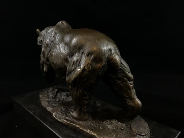 Grote foto een bronzen beeld sculptuur van een grizzly beer tuin en terras tuindecoratie
