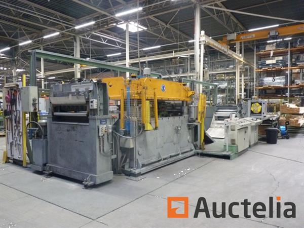 Grote foto industri le stempel en snijlijn voor metalen plaat mecasteel doe het zelf en verbouw ijzerwaren en bevestigingsmiddelen