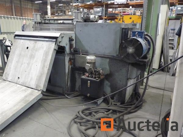 Grote foto industri le stempel en snijlijn voor metalen plaat mecasteel doe het zelf en verbouw ijzerwaren en bevestigingsmiddelen