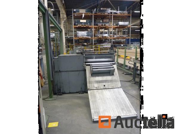 Grote foto industri le stempel en snijlijn voor metalen plaat mecasteel doe het zelf en verbouw ijzerwaren en bevestigingsmiddelen