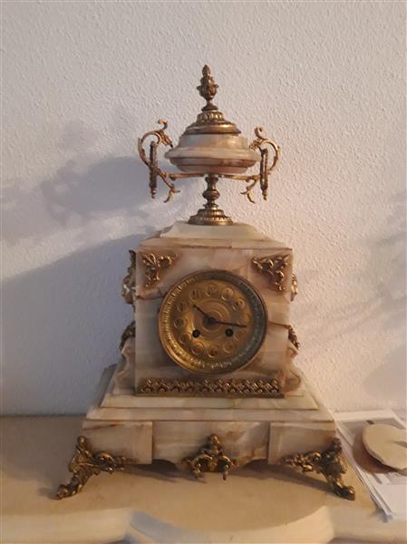 Grote foto klok pendule met 2 kandelaars marmer omhulsul antiek en kunst klokken