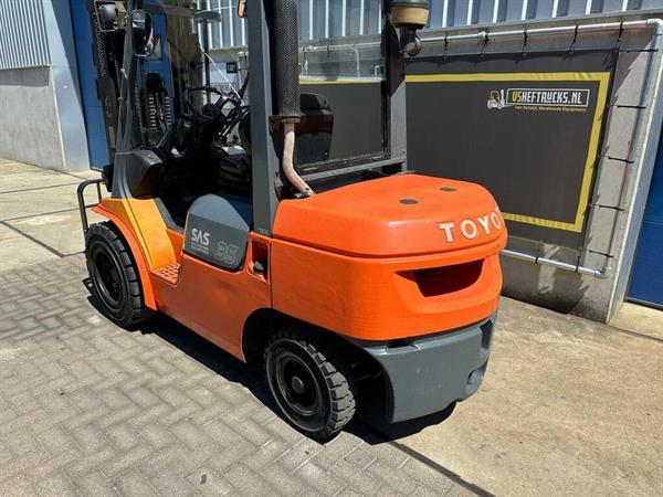 Grote foto vs 22046 triplex diesel heftruck toyota 3 5 ton sideshift freelift agrarisch heftrucks