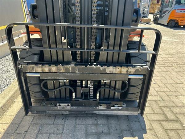 Grote foto vs 22046 triplex diesel heftruck toyota 3 5 ton sideshift freelift agrarisch heftrucks