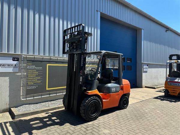 Grote foto vs 22046 triplex diesel heftruck toyota 3 5 ton sideshift freelift agrarisch heftrucks