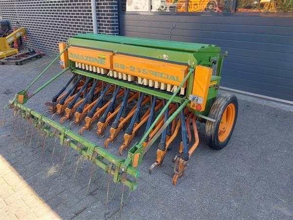 Grote foto amazone d8 25 special zaaimachine agrarisch zaaimachines