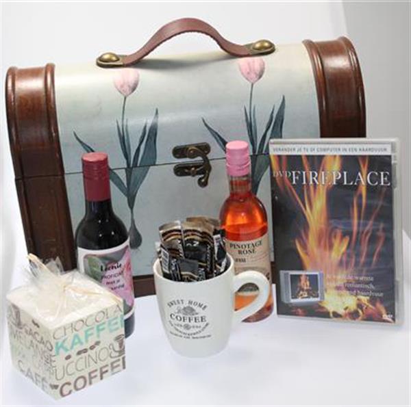 Grote foto vintage cadeaupakket diversen cadeautjes en bonnen