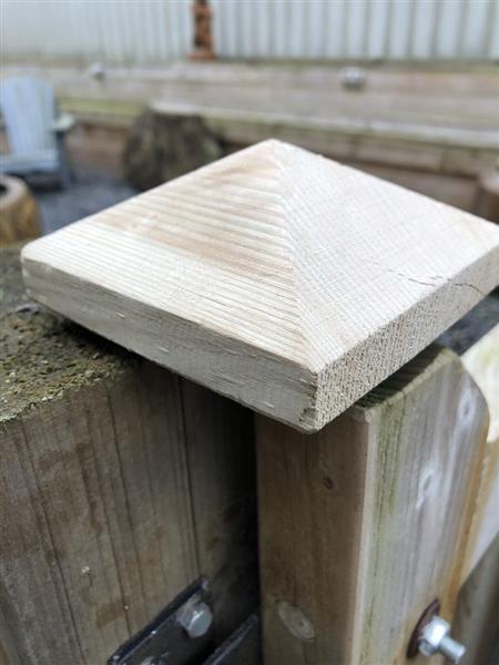 Grote foto paal cover piramide hout 10 x 10. tuin en terras hekken en schuttingen