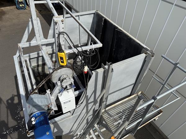 Grote foto flauw kistenkantelaar met bunker en afvoerband agrarisch tuinbouw