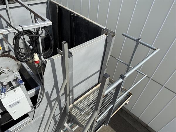 Grote foto flauw kistenkantelaar met bunker en afvoerband agrarisch tuinbouw