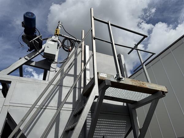 Grote foto flauw kistenkantelaar met bunker en afvoerband agrarisch tuinbouw