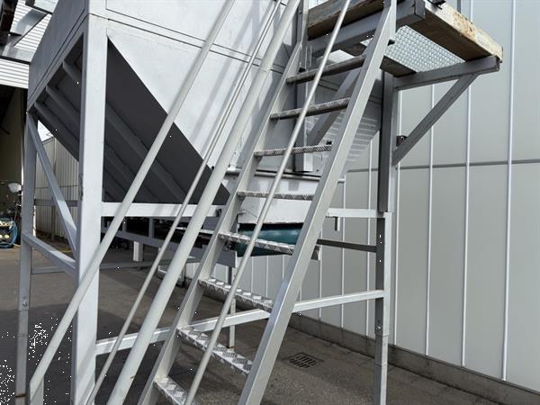 Grote foto flauw kistenkantelaar met bunker en afvoerband agrarisch tuinbouw
