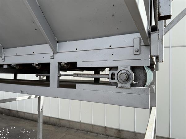 Grote foto flauw kistenkantelaar met bunker en afvoerband agrarisch tuinbouw