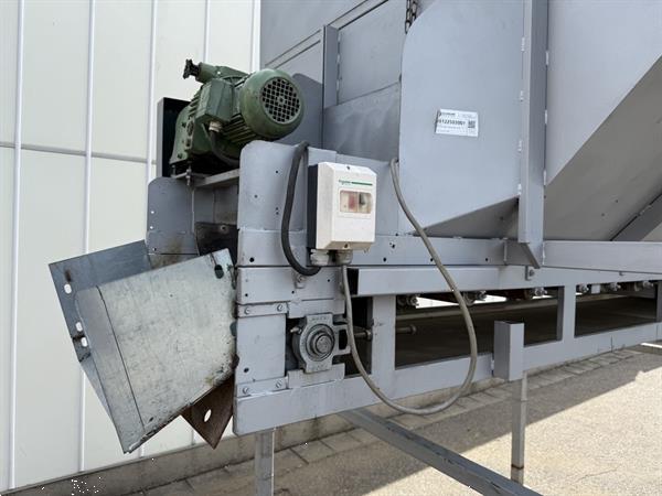 Grote foto flauw kistenkantelaar met bunker en afvoerband agrarisch tuinbouw
