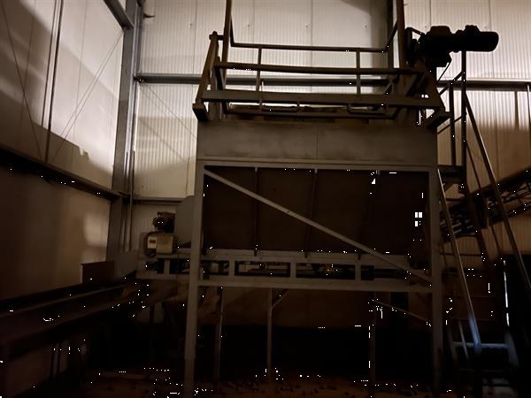 Grote foto flauw kistenkantelaar met bunker en afvoerband agrarisch tuinbouw
