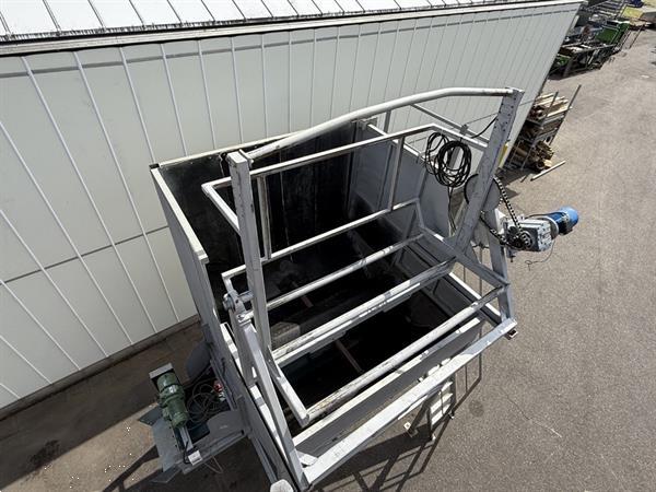 Grote foto flauw kistenkantelaar met bunker en afvoerband agrarisch tuinbouw